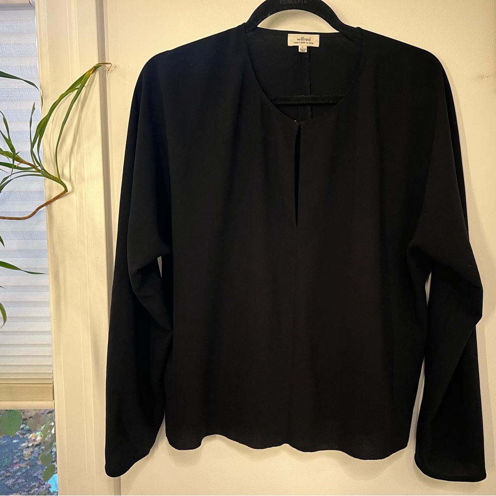 Wilfred fabric made in Japan black long sleeve top size large Aritzia